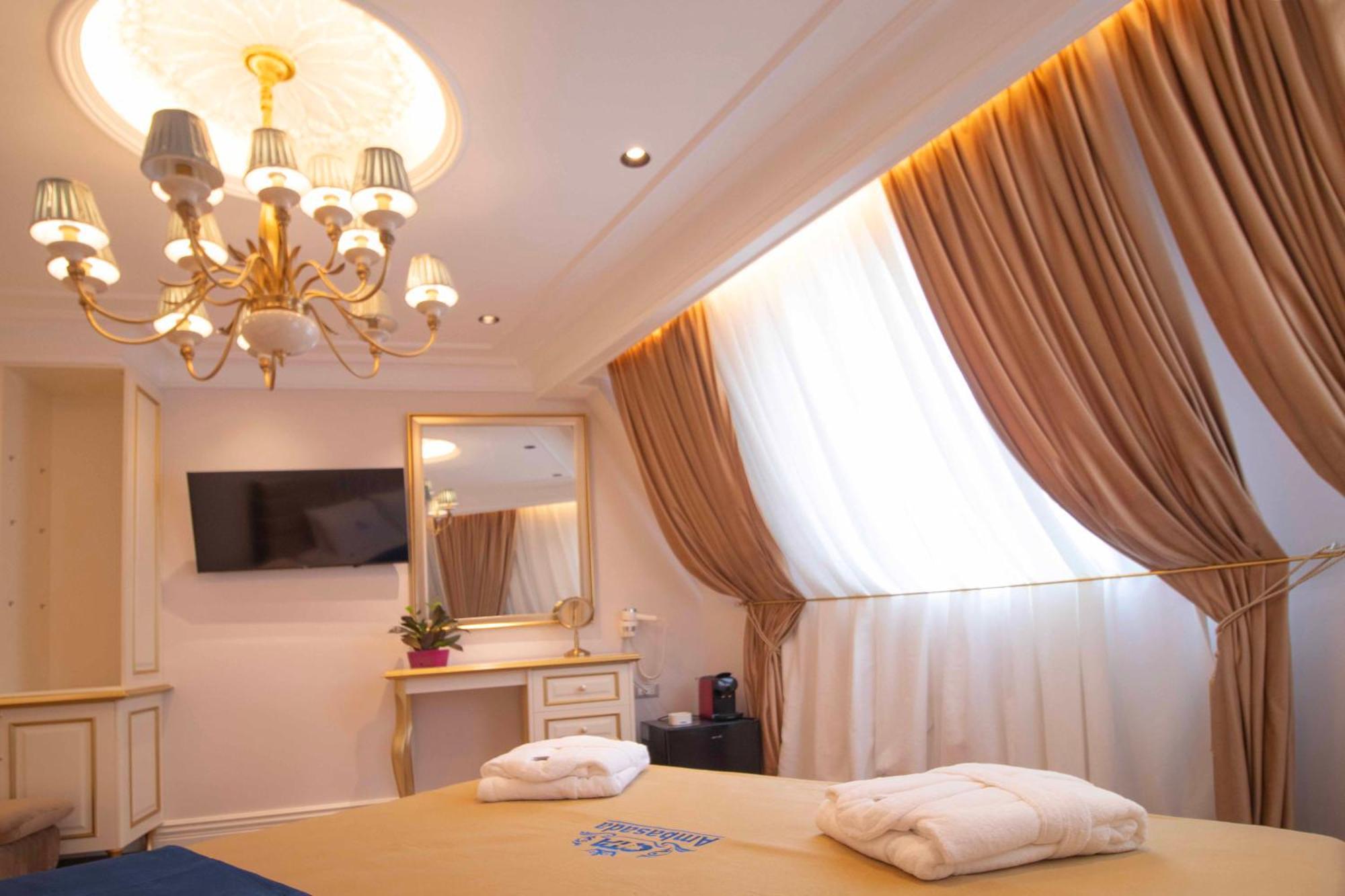 Hotel Ambasada Qta Paskuqan Экстерьер фото